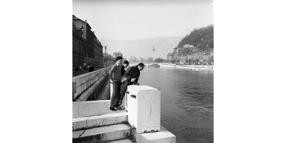 fevrier-1966-une-belle-journee-pour-pecher-dans-l-